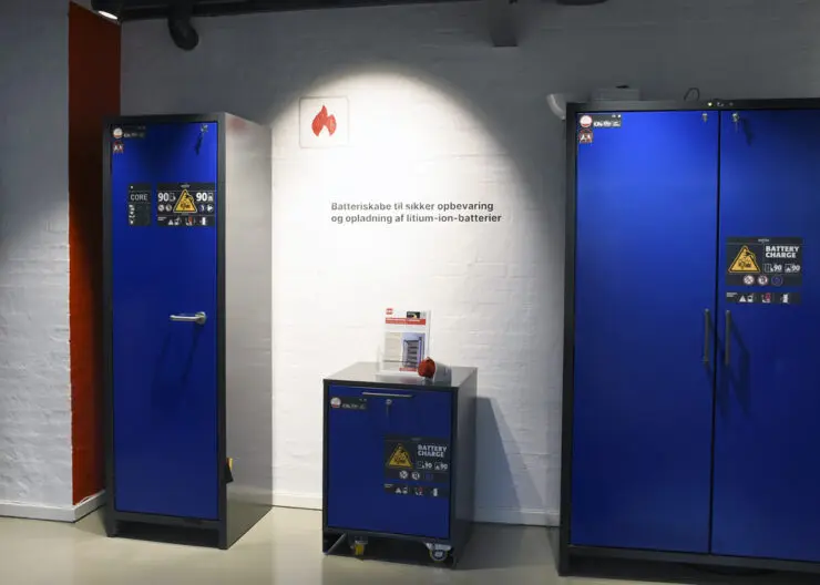 batteriskabe i SafeGroups showroom